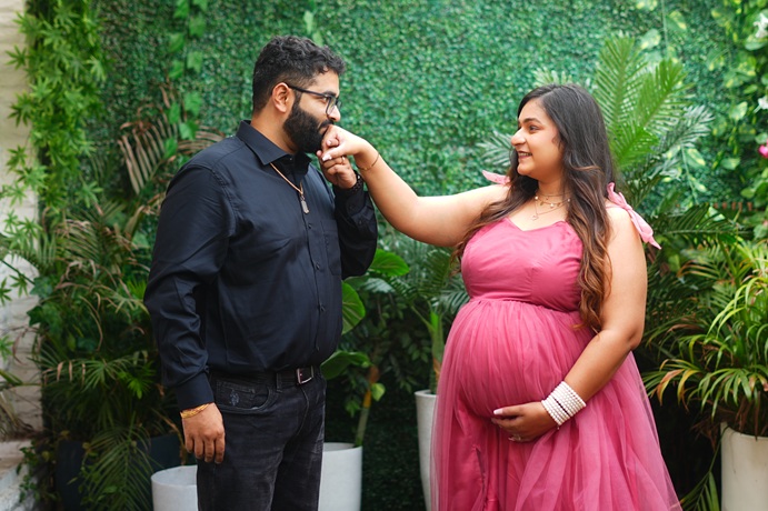 Capturing Motherhood Magic Maternity Photography in Gomti Nagar