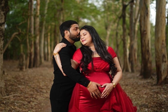 Best Outdoor Maternity Shoots in Lucknow with Rental Outfits