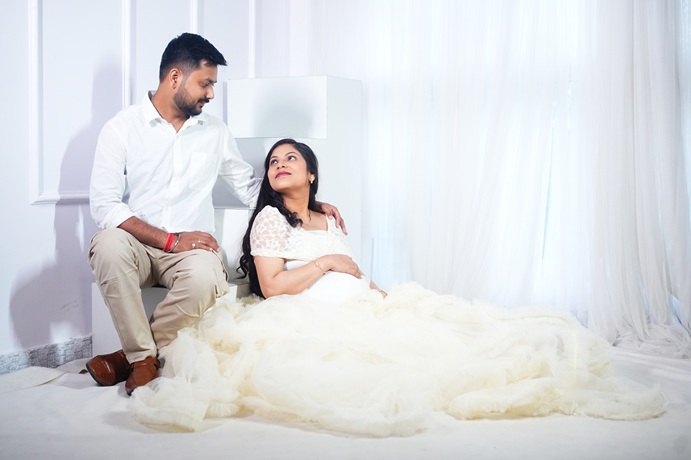 “Together We Wait: Couple Maternity Shoot  That Melt Hearts”