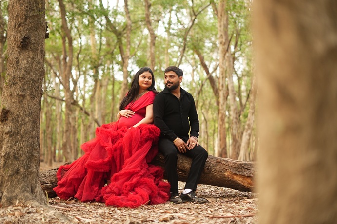 "Nature Meets Motherhood: Outdoor Maternity Photography Spots in Lucknow"