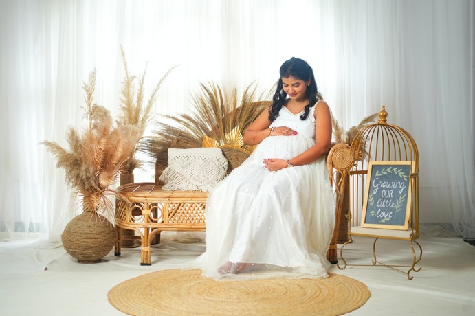 Kanpur’s Cutest Maternity Shoot Setups with Rental Dresses