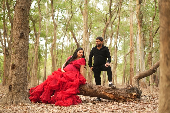 Sunsets & Sweet Kicks: Outdoor Pregnancy Photography